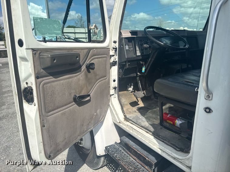 image for item EC3525 1999 International 4700 flatbed truck