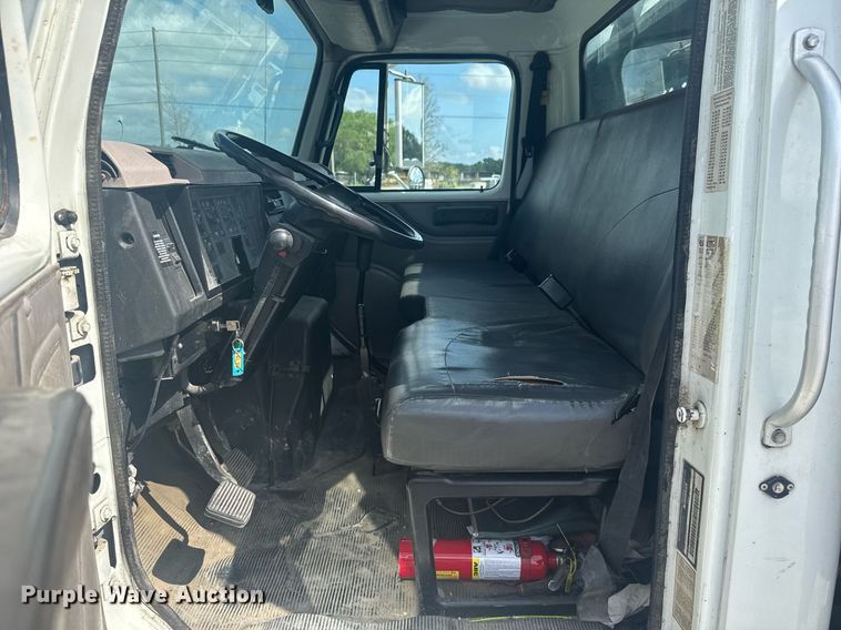 image for item EC3525 1999 International 4700 flatbed truck