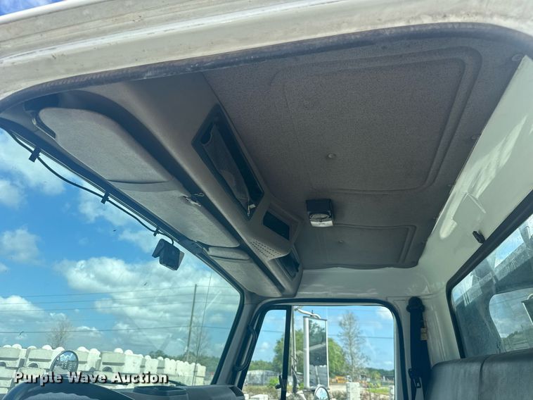 image for item EC3525 1999 International 4700 flatbed truck