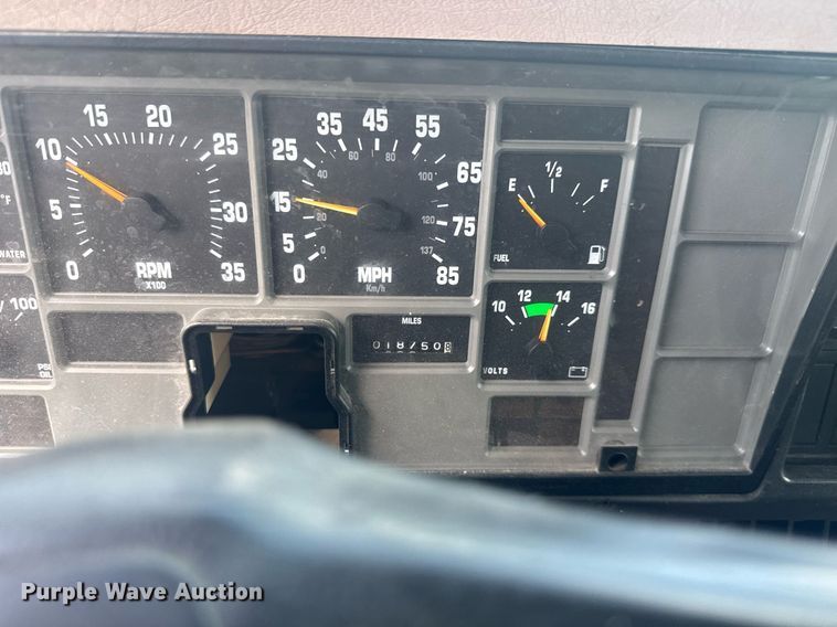 image for item EC3525 1999 International 4700 flatbed truck