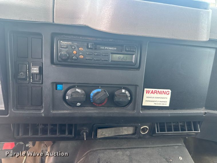 image for item EC3525 1999 International 4700 flatbed truck