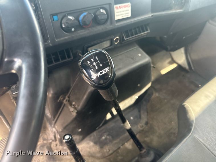 image for item EC3525 1999 International 4700 flatbed truck