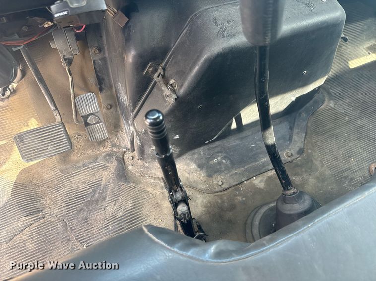 image for item EC3525 1999 International 4700 flatbed truck