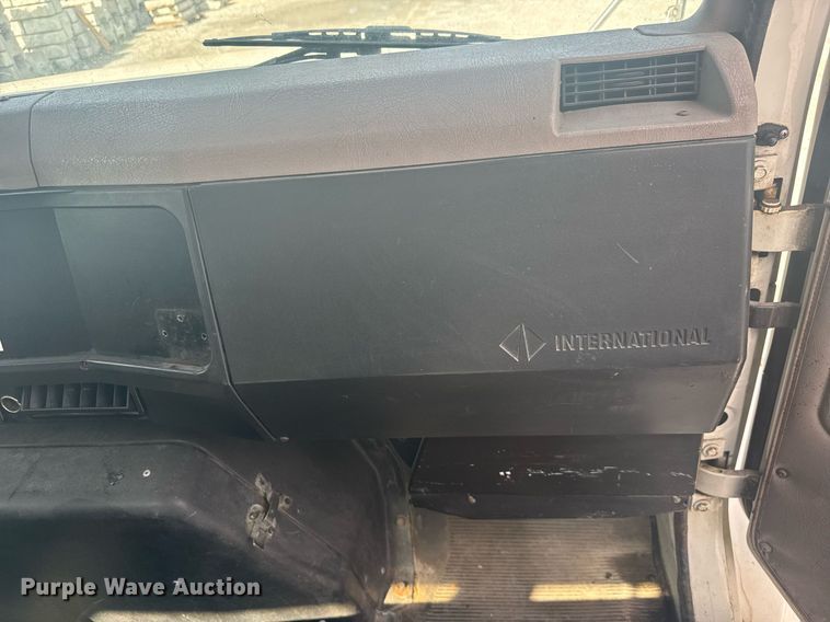 image for item EC3525 1999 International 4700 flatbed truck