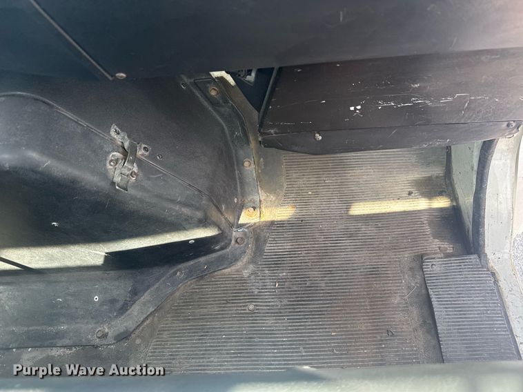 image for item EC3525 1999 International 4700 flatbed truck