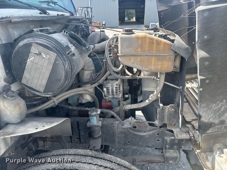 image for item EC3525 1999 International 4700 flatbed truck