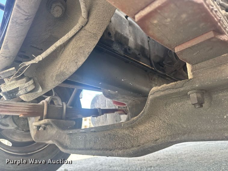 image for item EC3525 1999 International 4700 flatbed truck