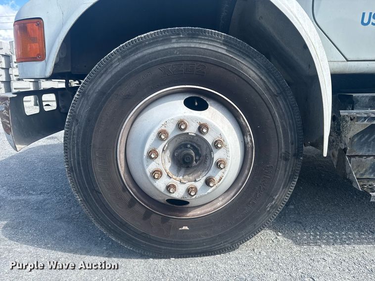 image for item EC3525 1999 International 4700 flatbed truck