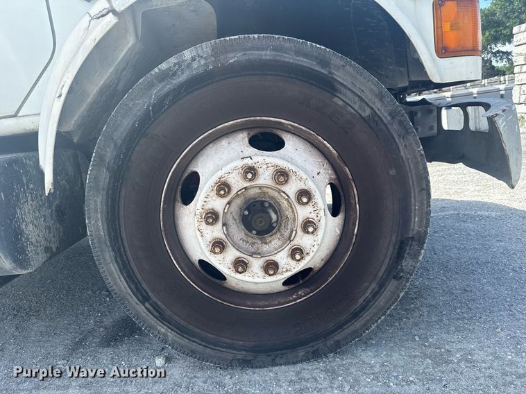 image for item EC3525 1999 International 4700 flatbed truck