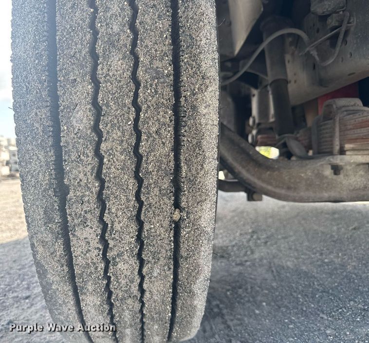 image for item EC3525 1999 International 4700 flatbed truck