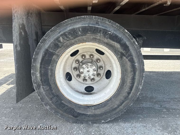 image for item EC3525 1999 International 4700 flatbed truck