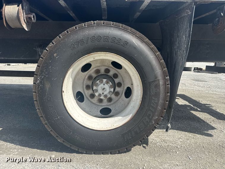 image for item EC3525 1999 International 4700 flatbed truck