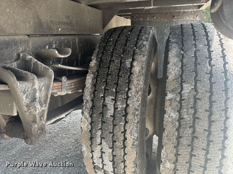 image for item EC3525 1999 International 4700 flatbed truck