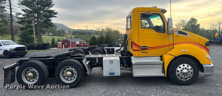 image for item EC3553 2022 Kenworth T680 semi truck