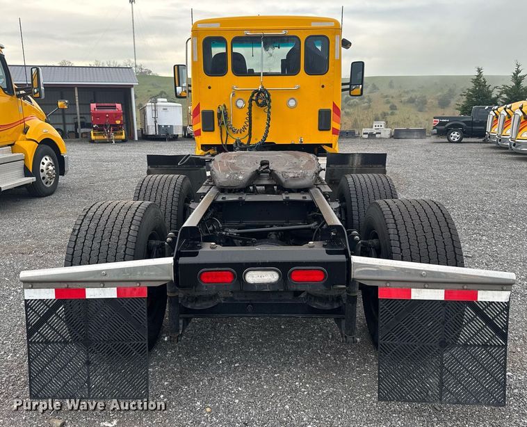 image for item EC3553 2022 Kenworth T680 semi truck