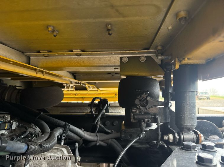 image for item EC3553 2022 Kenworth T680 semi truck