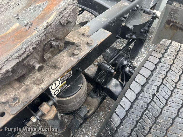 image for item EC3553 2022 Kenworth T680 semi truck