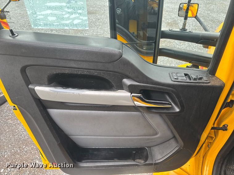 image for item EC3553 2022 Kenworth T680 semi truck