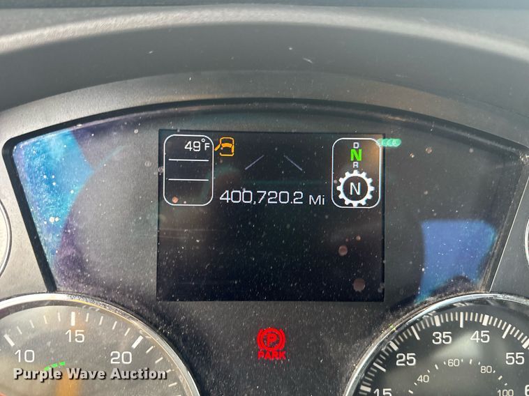 image for item EC3553 2022 Kenworth T680 semi truck