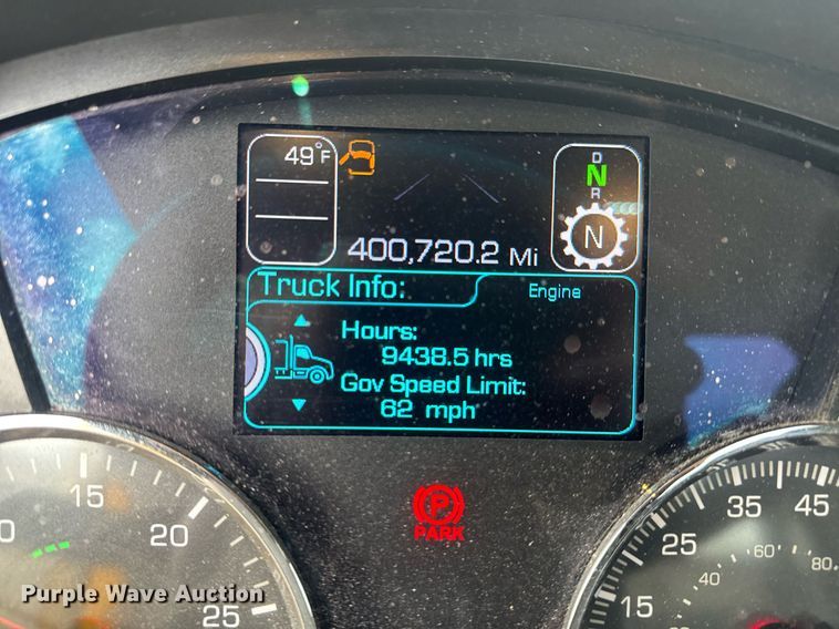 image for item EC3553 2022 Kenworth T680 semi truck