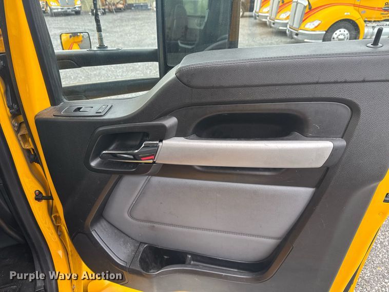 image for item EC3553 2022 Kenworth T680 semi truck