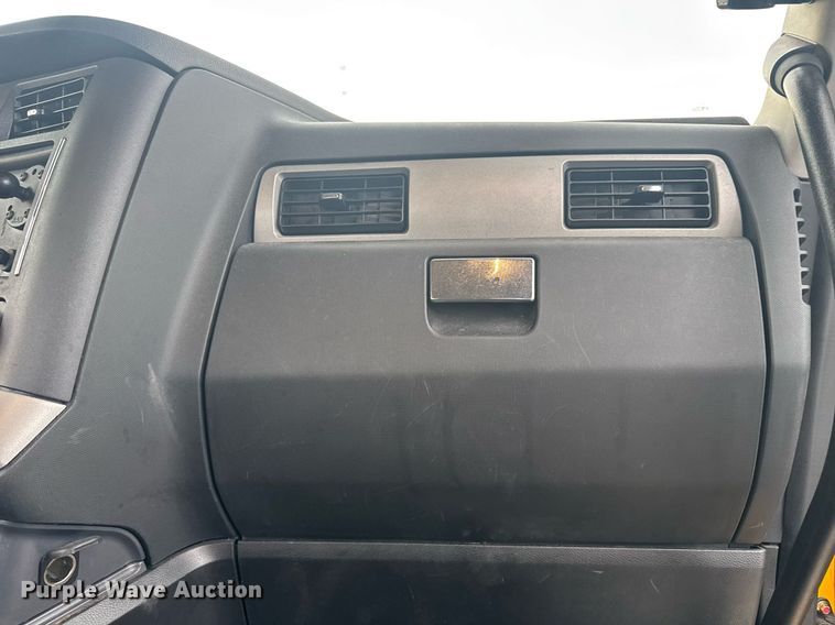 image for item EC3553 2022 Kenworth T680 semi truck