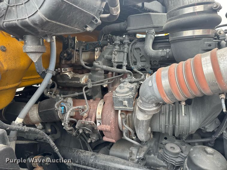 image for item EC3553 2022 Kenworth T680 semi truck