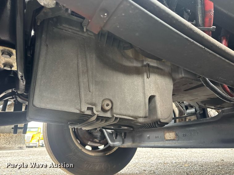 image for item EC3553 2022 Kenworth T680 semi truck