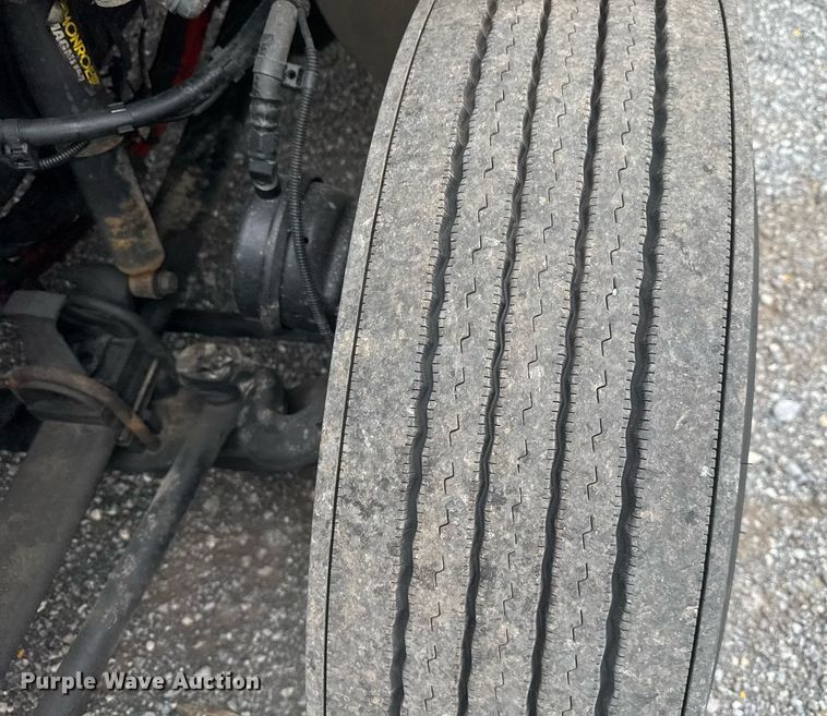 image for item EC3553 2022 Kenworth T680 semi truck