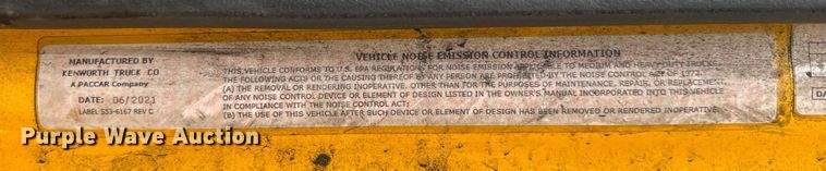 image for item EC3553 2022 Kenworth T680 semi truck