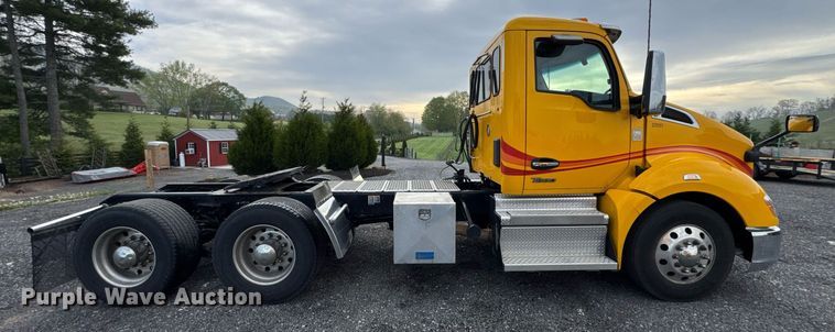 image for item EC3554 2022 Kenworth T680 semi truck