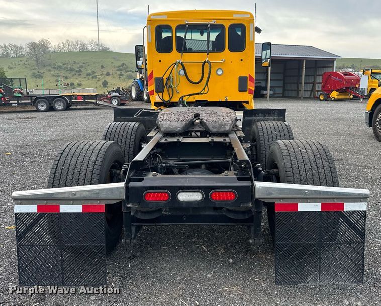 image for item EC3554 2022 Kenworth T680 semi truck