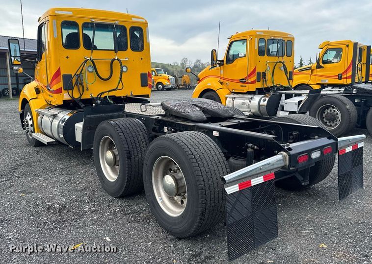 image for item EC3554 2022 Kenworth T680 semi truck