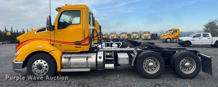 image for item EC3554 2022 Kenworth T680 semi truck
