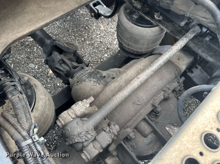 image for item EC3554 2022 Kenworth T680 semi truck