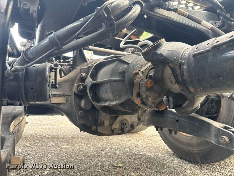 image for item EC3554 2022 Kenworth T680 semi truck