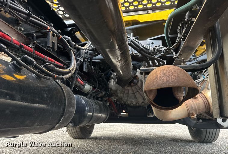 image for item EC3554 2022 Kenworth T680 semi truck