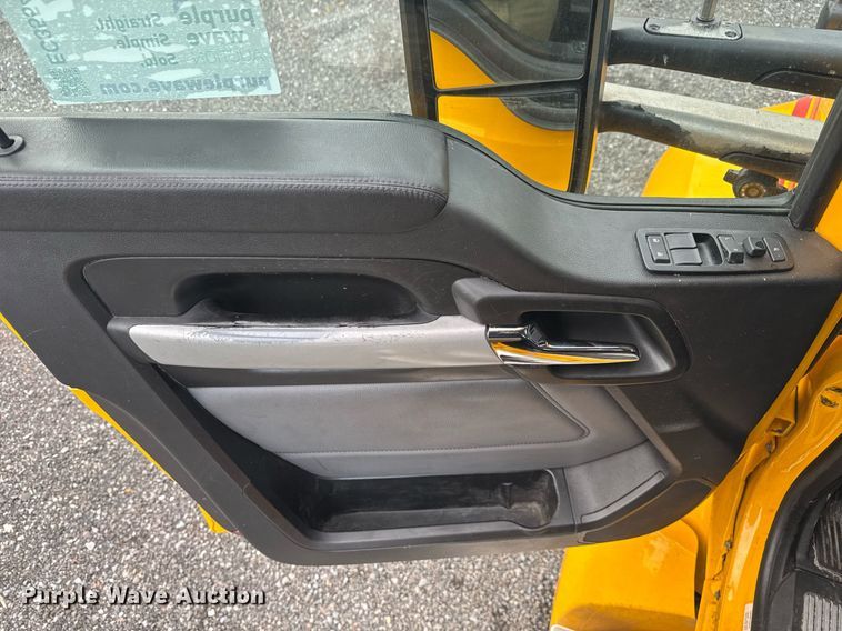 image for item EC3554 2022 Kenworth T680 semi truck