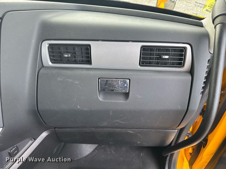 image for item EC3554 2022 Kenworth T680 semi truck