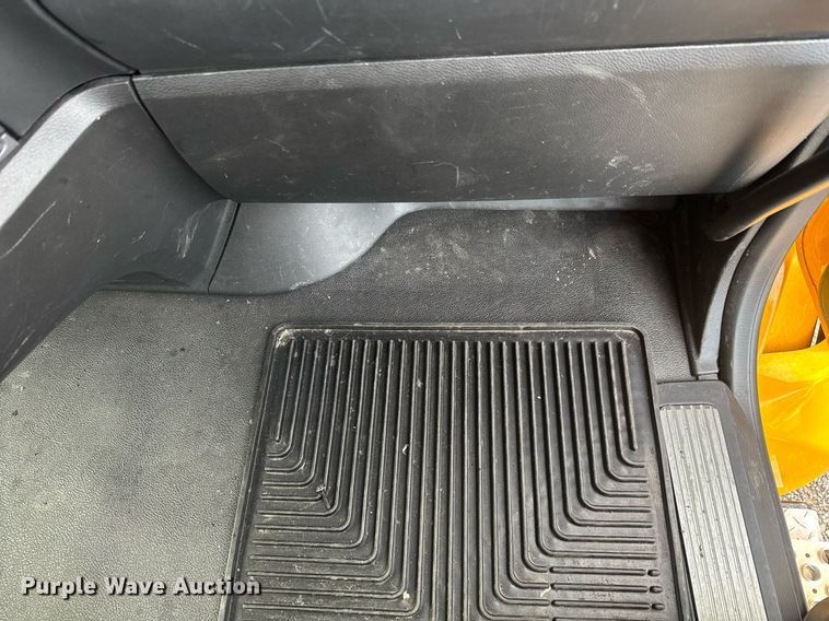 image for item EC3554 2022 Kenworth T680 semi truck