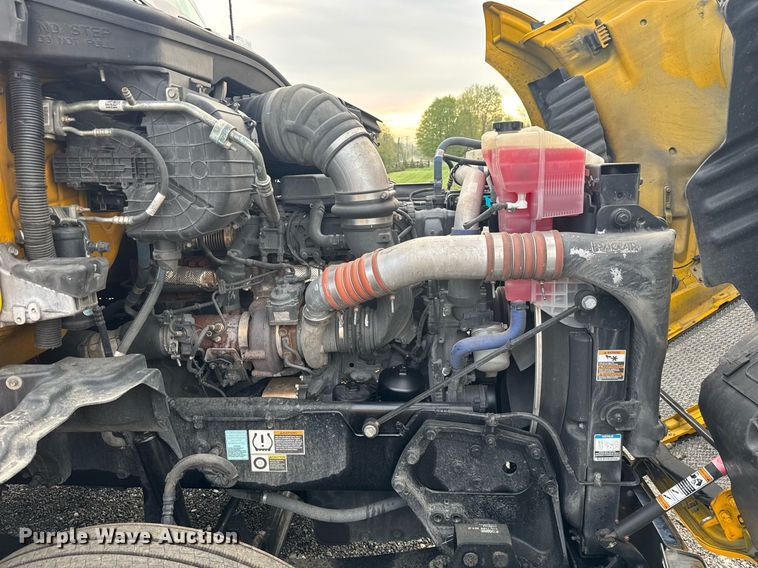 image for item EC3554 2022 Kenworth T680 semi truck