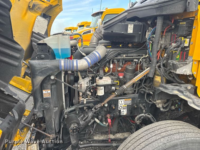 image for item EC3554 2022 Kenworth T680 semi truck