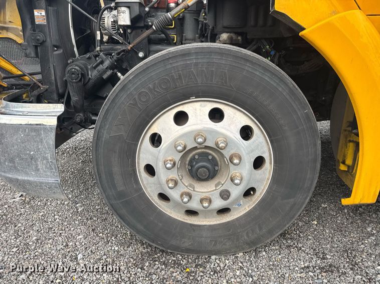 image for item EC3554 2022 Kenworth T680 semi truck