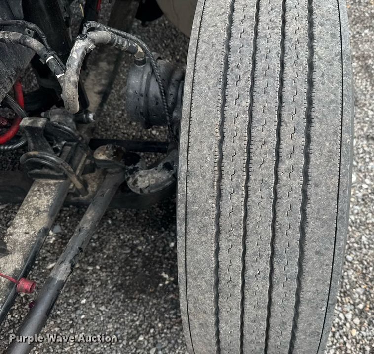 image for item EC3554 2022 Kenworth T680 semi truck