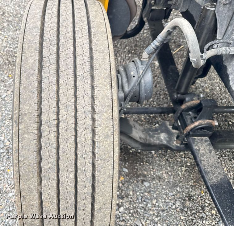 image for item EC3554 2022 Kenworth T680 semi truck