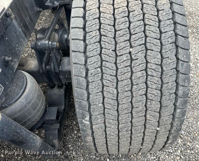 image for item EC3554 2022 Kenworth T680 semi truck