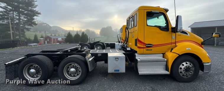 image for item EC3555 2022 Kenworth T680 semi truck