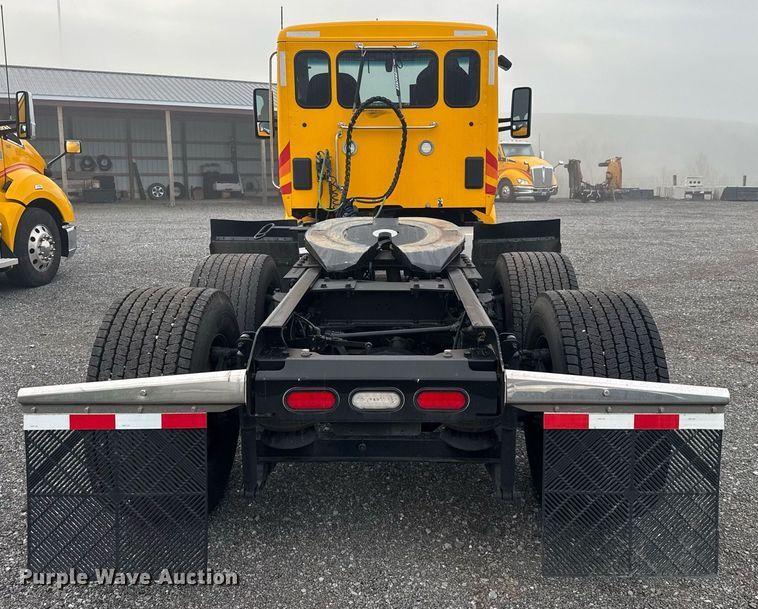 image for item EC3555 2022 Kenworth T680 semi truck