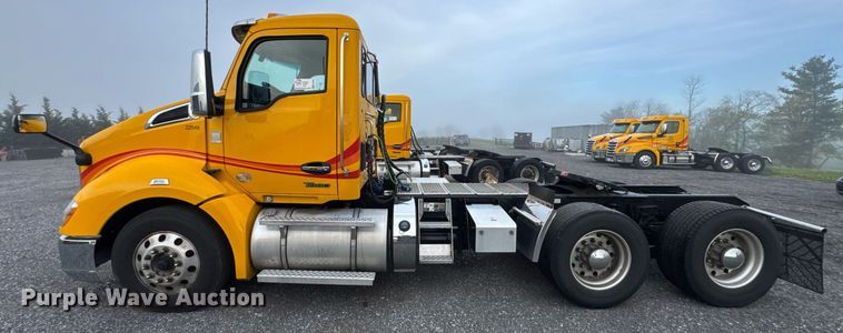 image for item EC3555 2022 Kenworth T680 semi truck