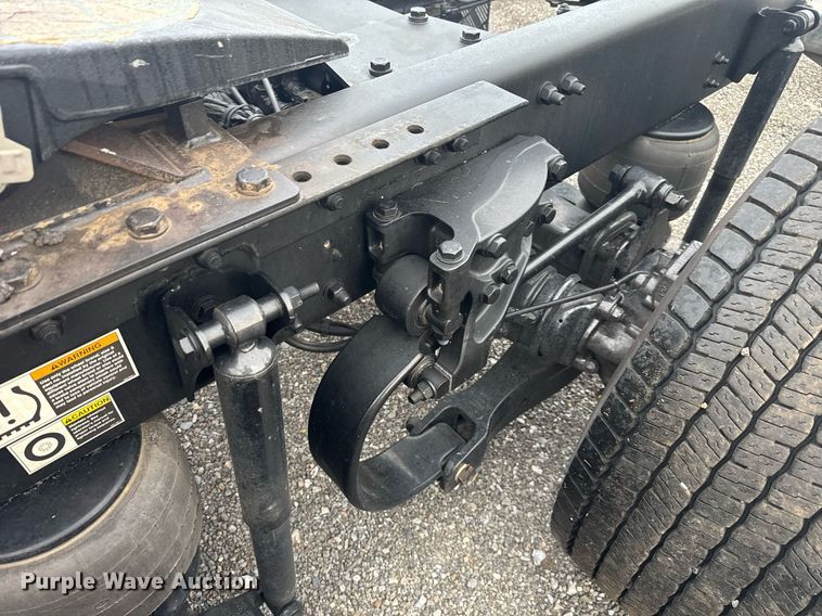 image for item EC3555 2022 Kenworth T680 semi truck